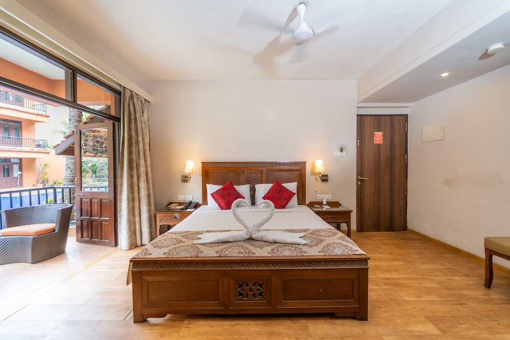 Deluxe Pool View Room