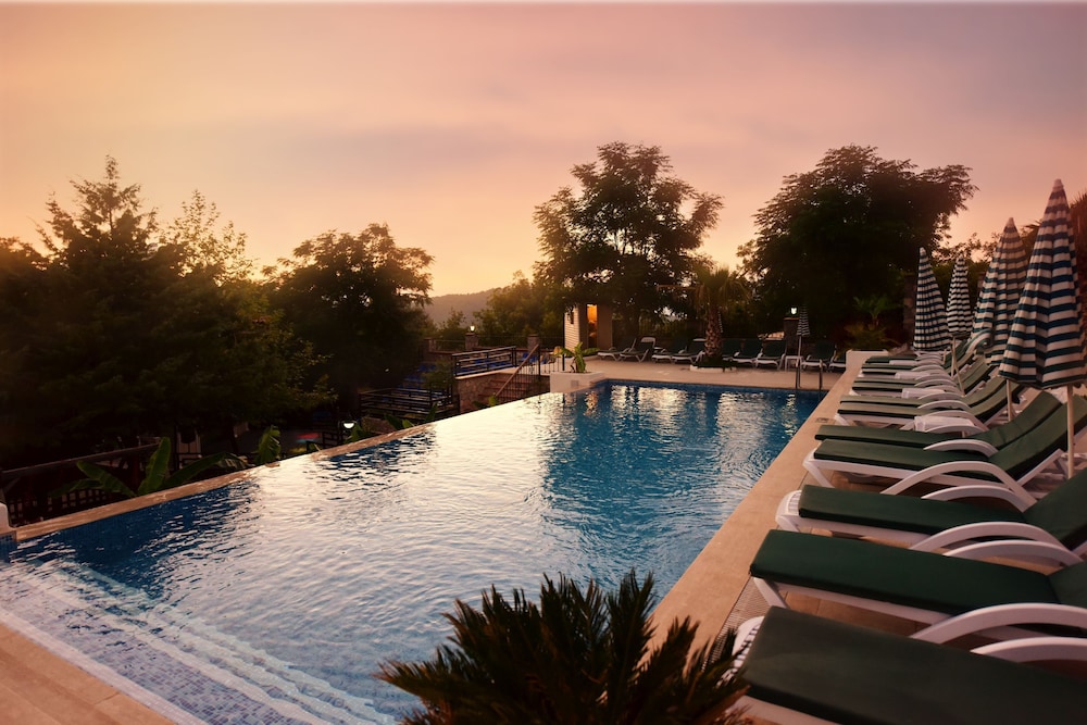 Perdikia Hill Family Resort Villas 66/68