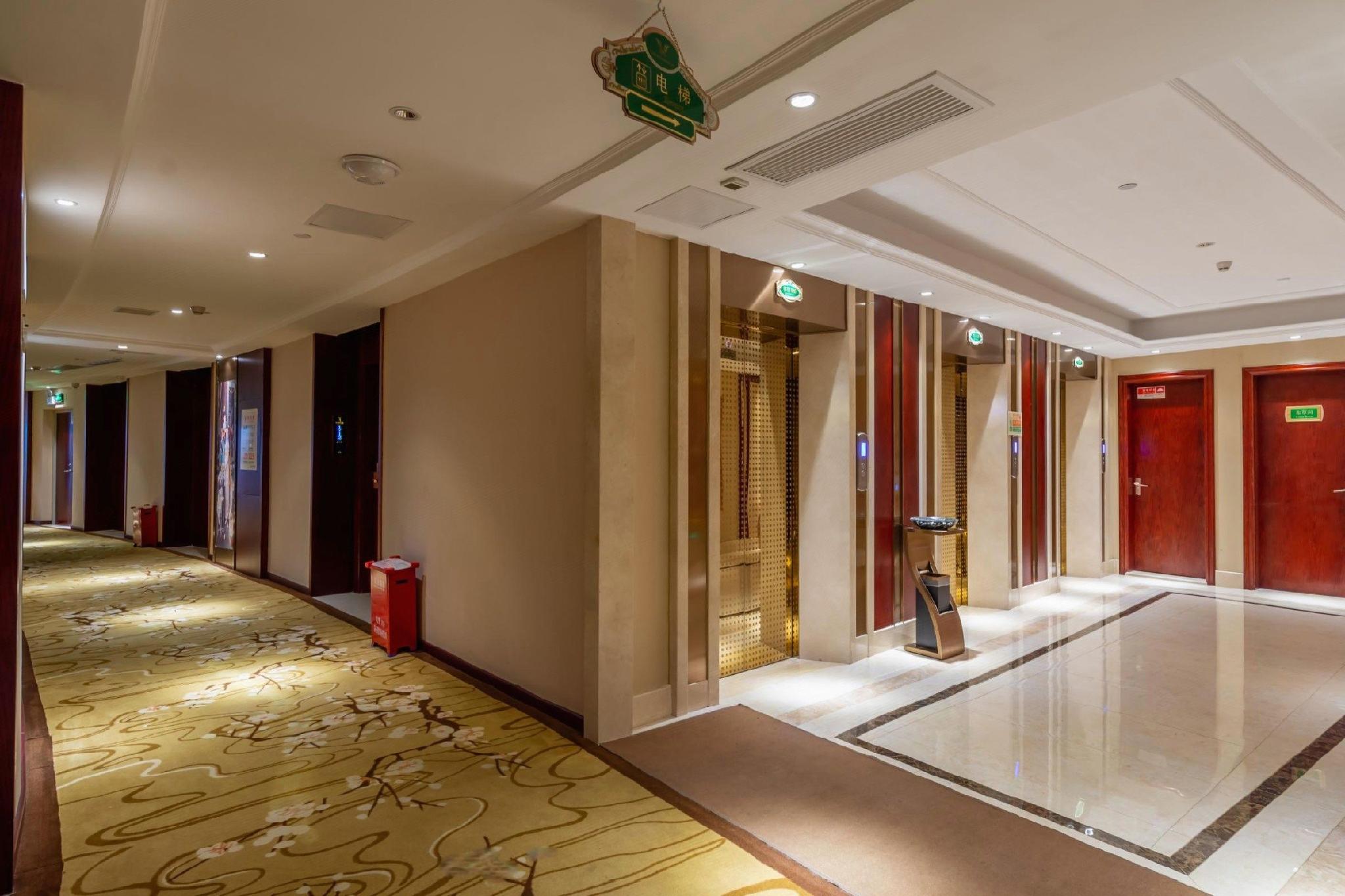 Vienna International Hotel (Huiyang Municipal Square) 13/43