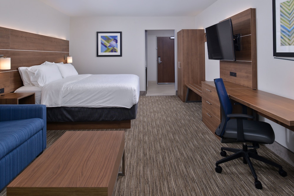 Holiday Inn Express Suites Marshalltown 16/48