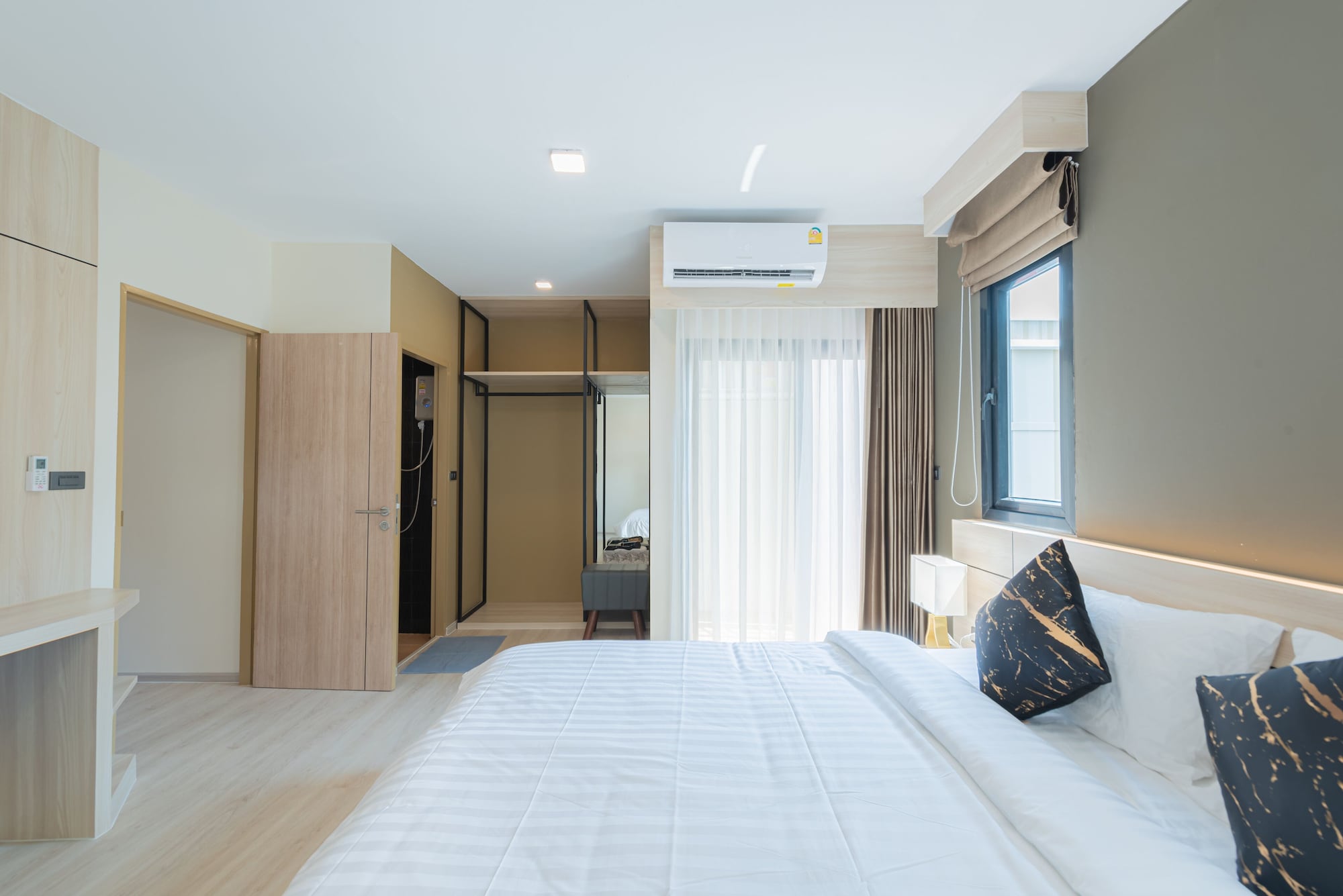 1 BEDROOM, STUDIO, SUITE