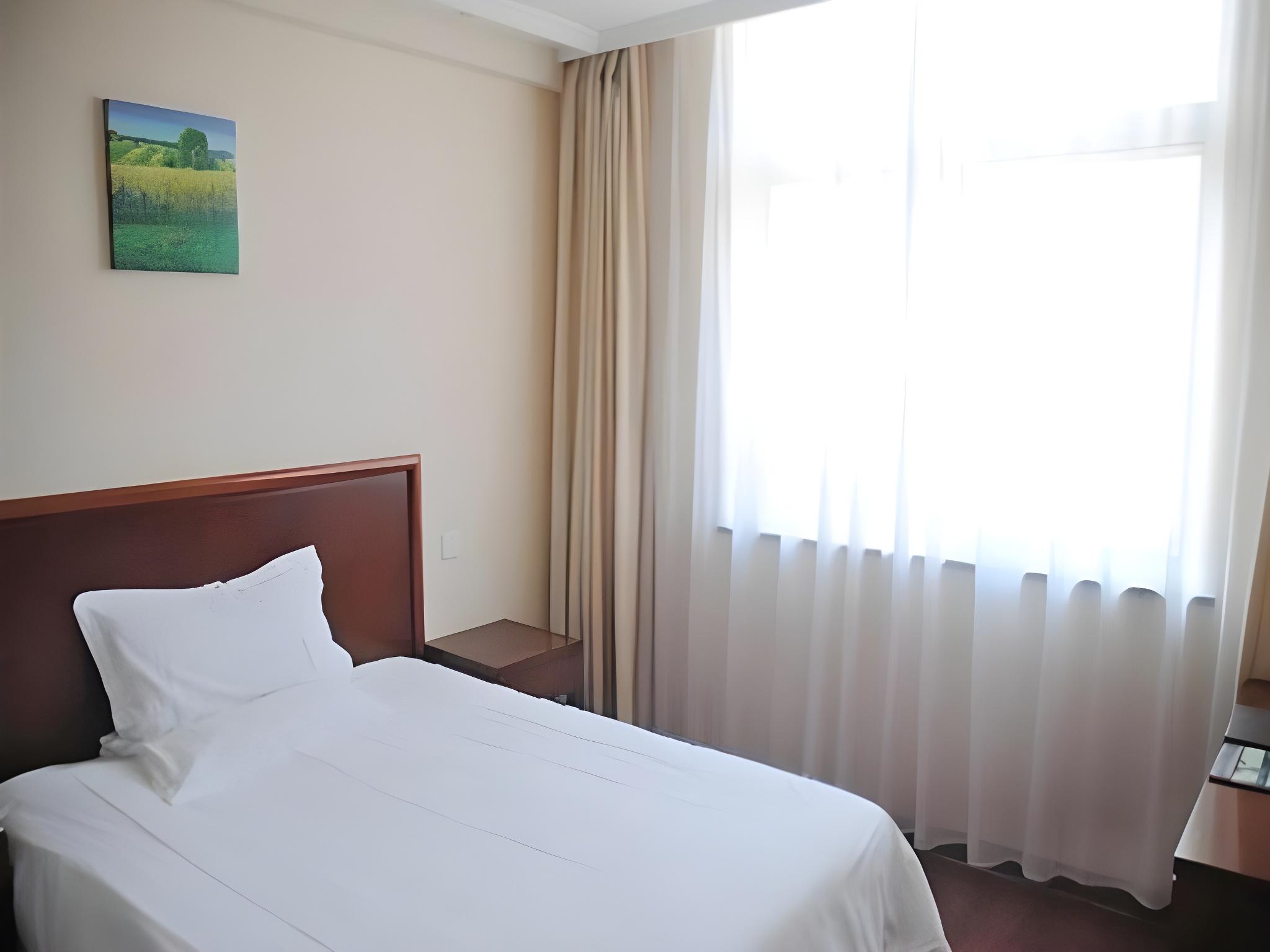 ROOM, SINGLE