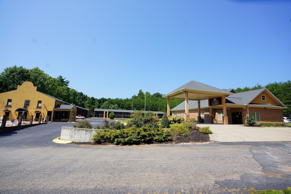 Columbus Inn and Suites 20/28