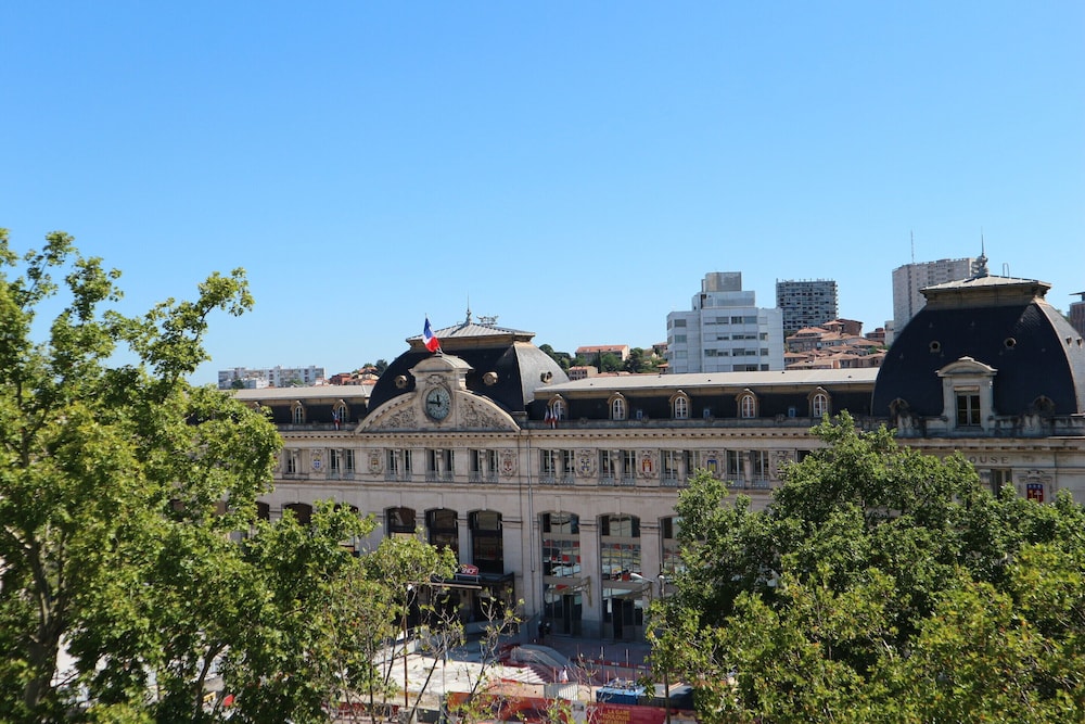 Hotel D'Orsay 3/42