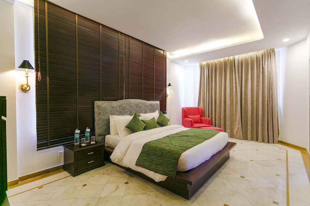 PRESIDENTIAL, SUITE, 3 KING BEDS