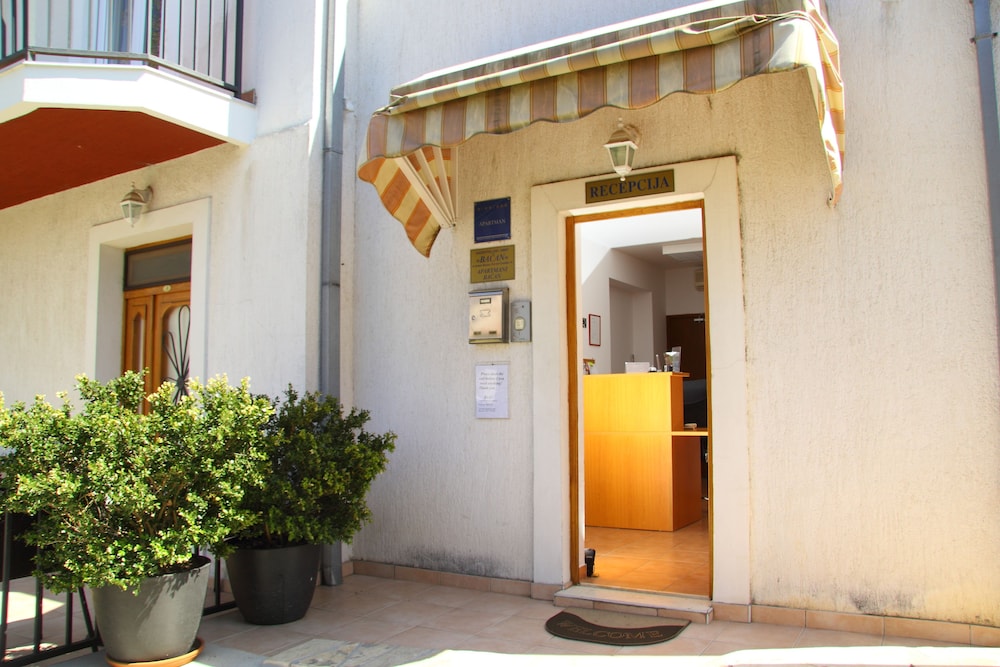 Bacan Serviced Apartments 31/64