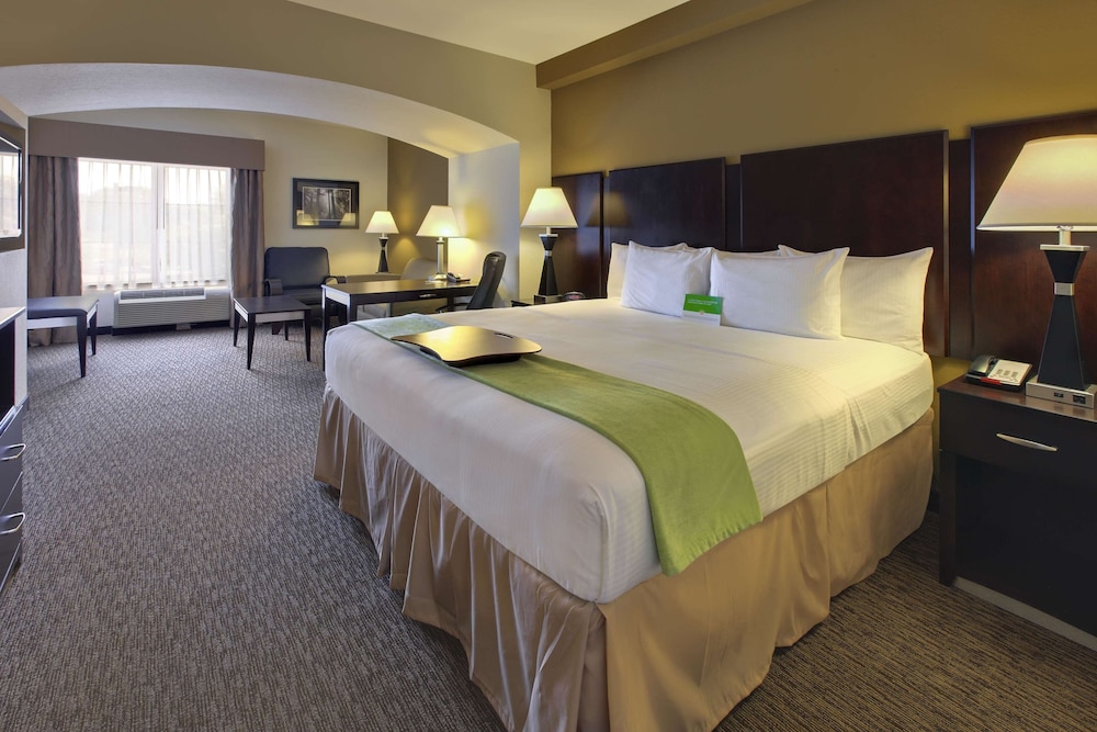 DELUXE, STUDIO, SUITE, KING BED