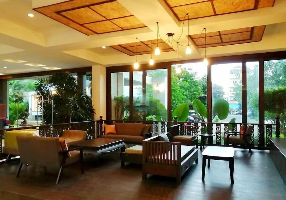Nana Buri Hotel 24/38