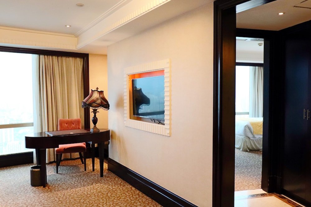 ROYAL MEDITERRANEAN HOTEL 43/47