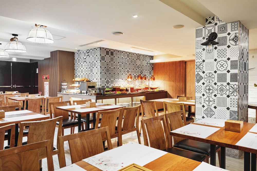Lan Kwai Fong Garden Hotel 52/66