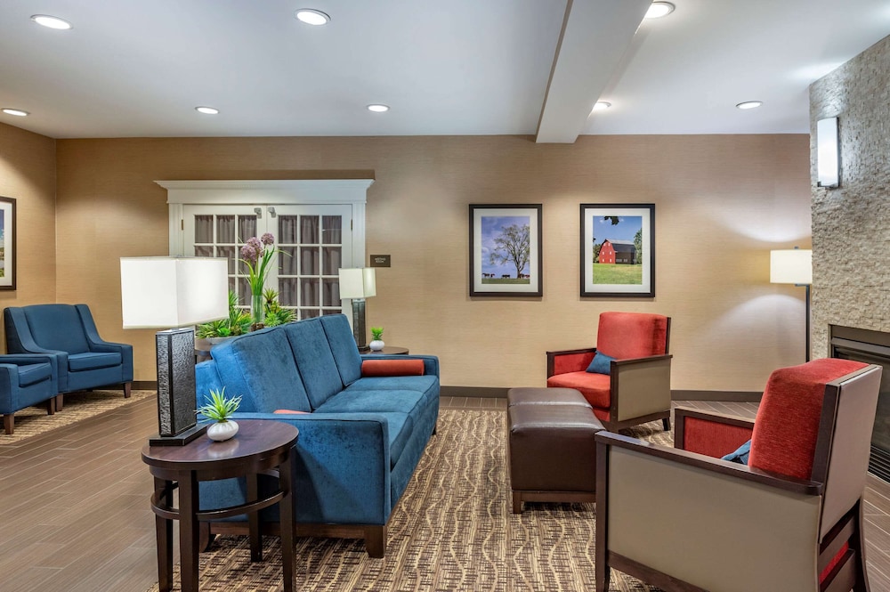 Comfort Inn & Suites Northern Kentucky 33/48