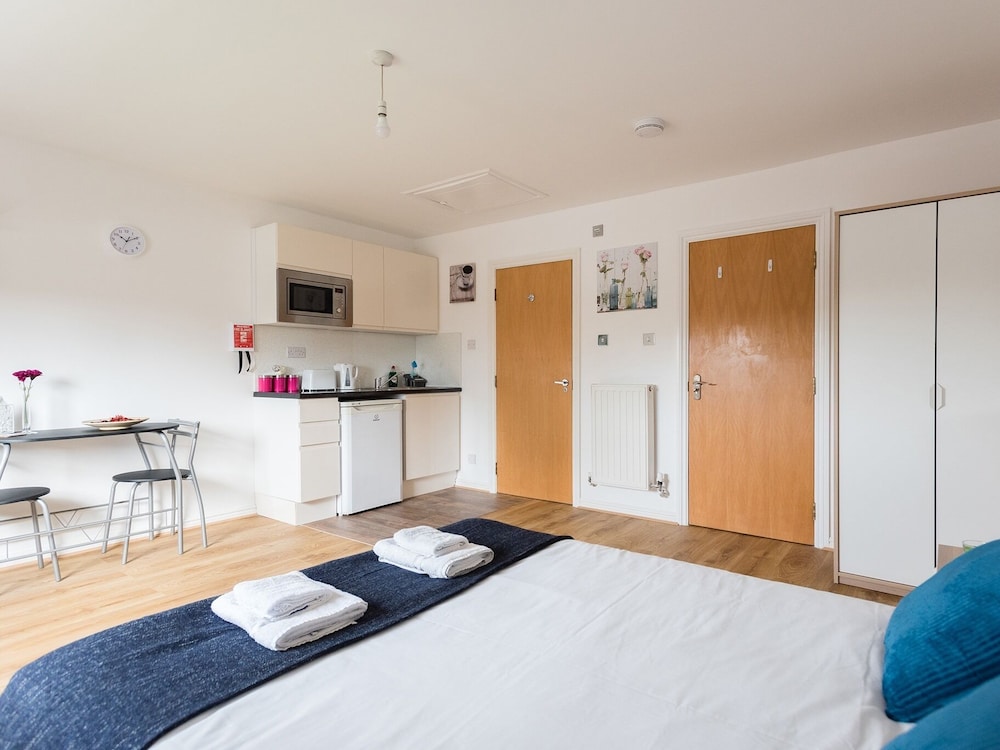 Canary Wharf Studios 20/50