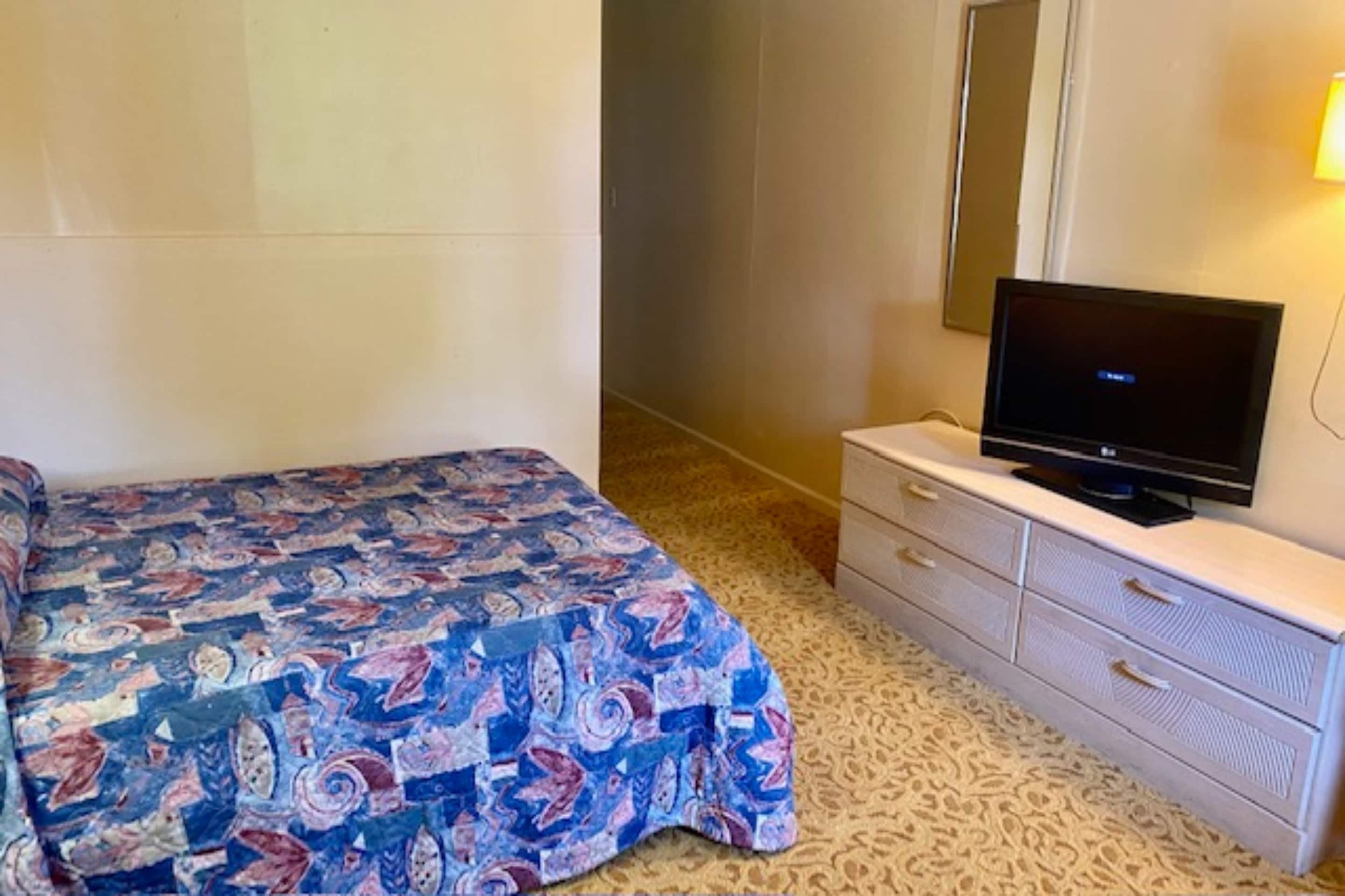 Red Carpet Inn & Suites Lima 54/64