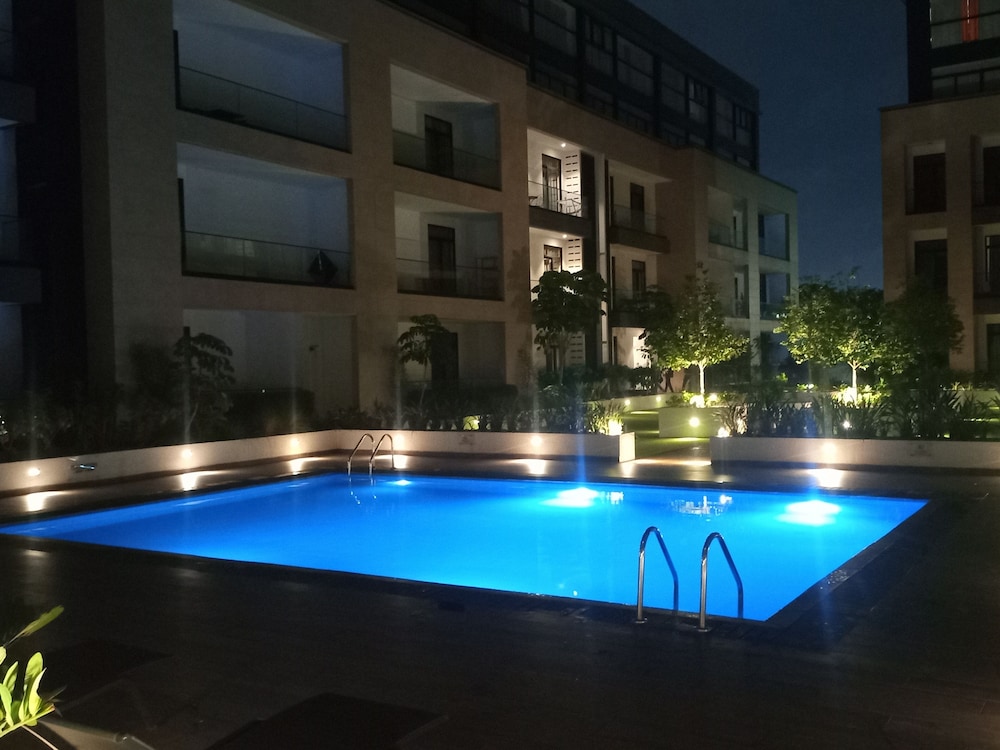 Embassy Gardens Premier Suites 2/50