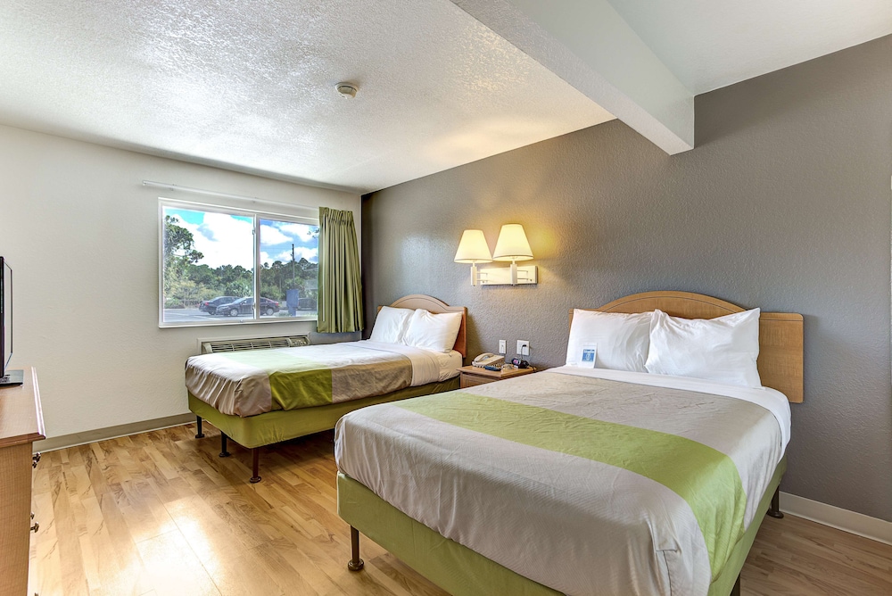 Studio 6 Extended Stay - Kissimmee, FL - Orlando 10/31