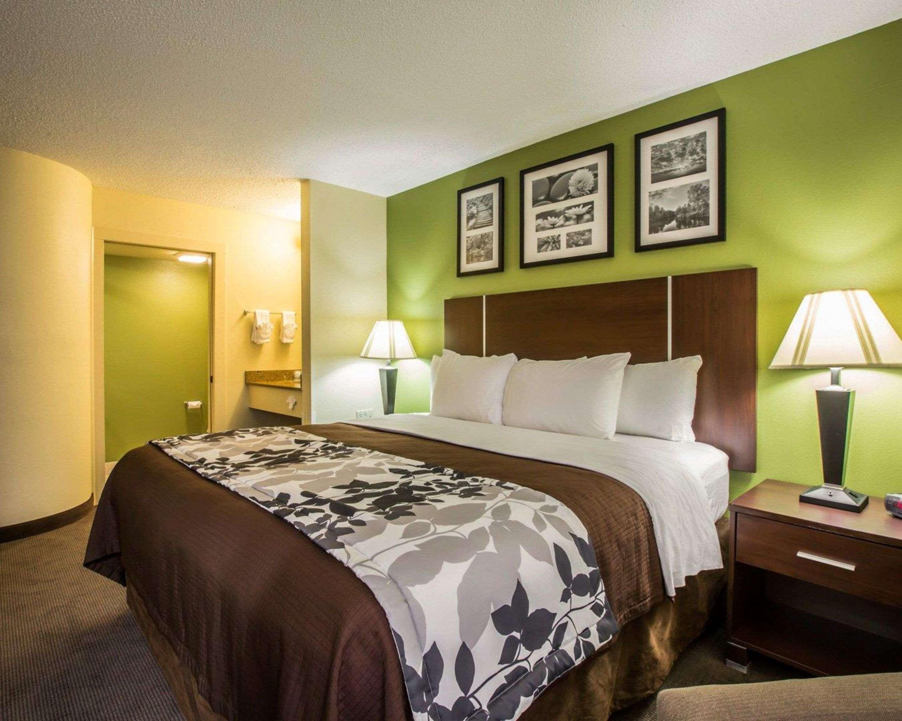 ROOM, KING BED