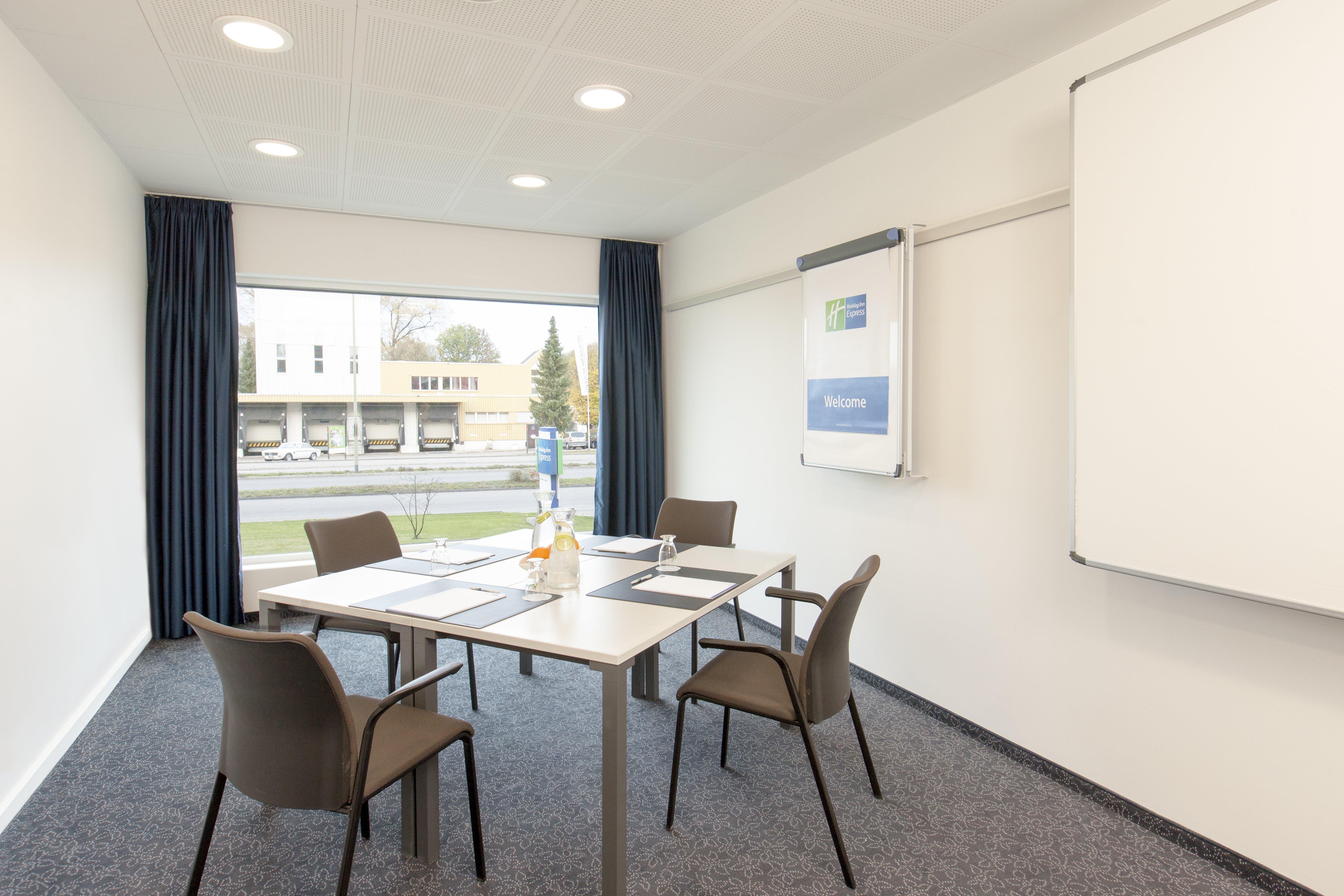 HOLIDAY INN EXPRESS ZURICH AIRPORT 67/80