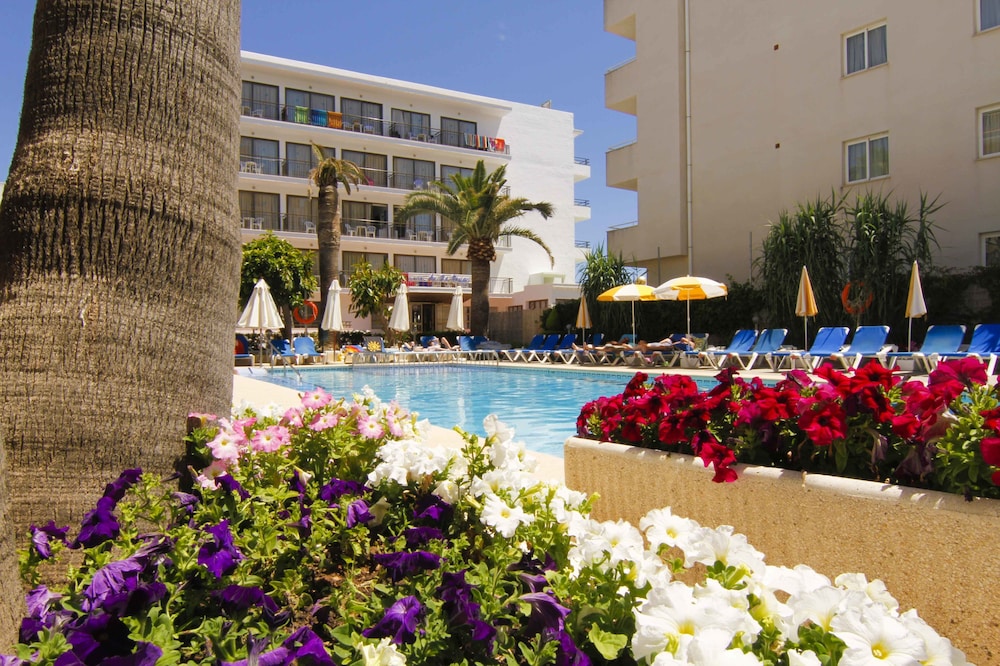 Universal Hotel Bikini 8/66