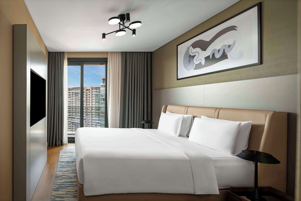 penthouse, 2 king beds, Radisson Residences Vadistanbul 7/10