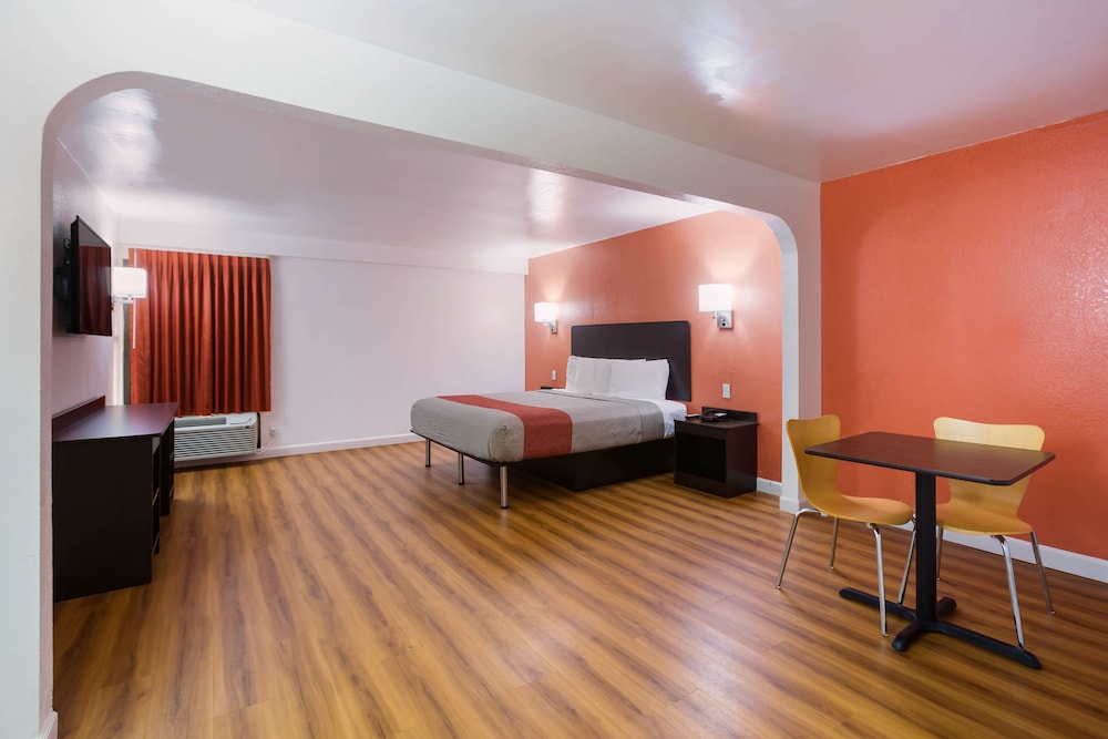 Motel6 Suwanee GA - Gwinnett Center 36/60