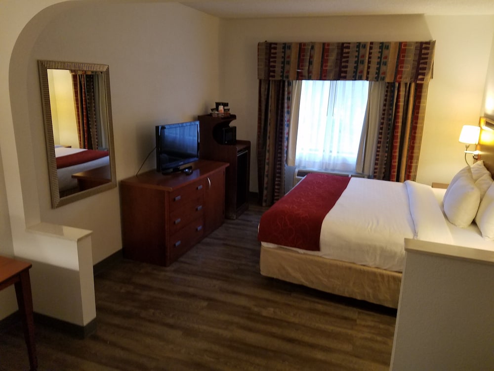 Spark by Hilton Duluth 11/43