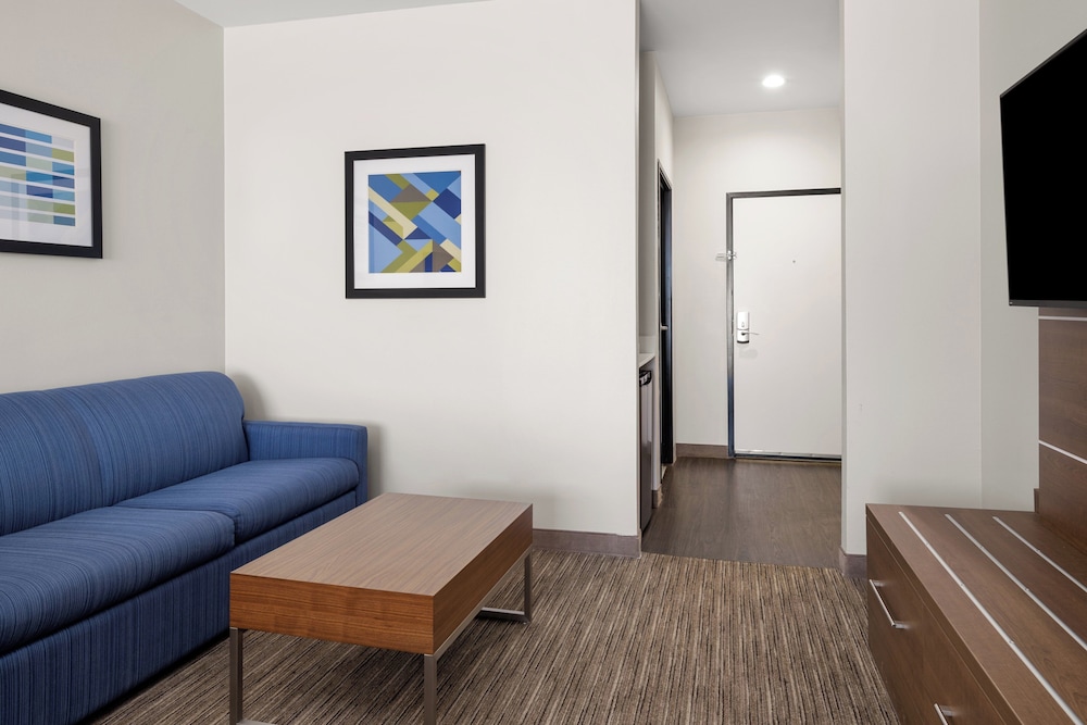 Holiday Inn Express Suites Graham 37/50