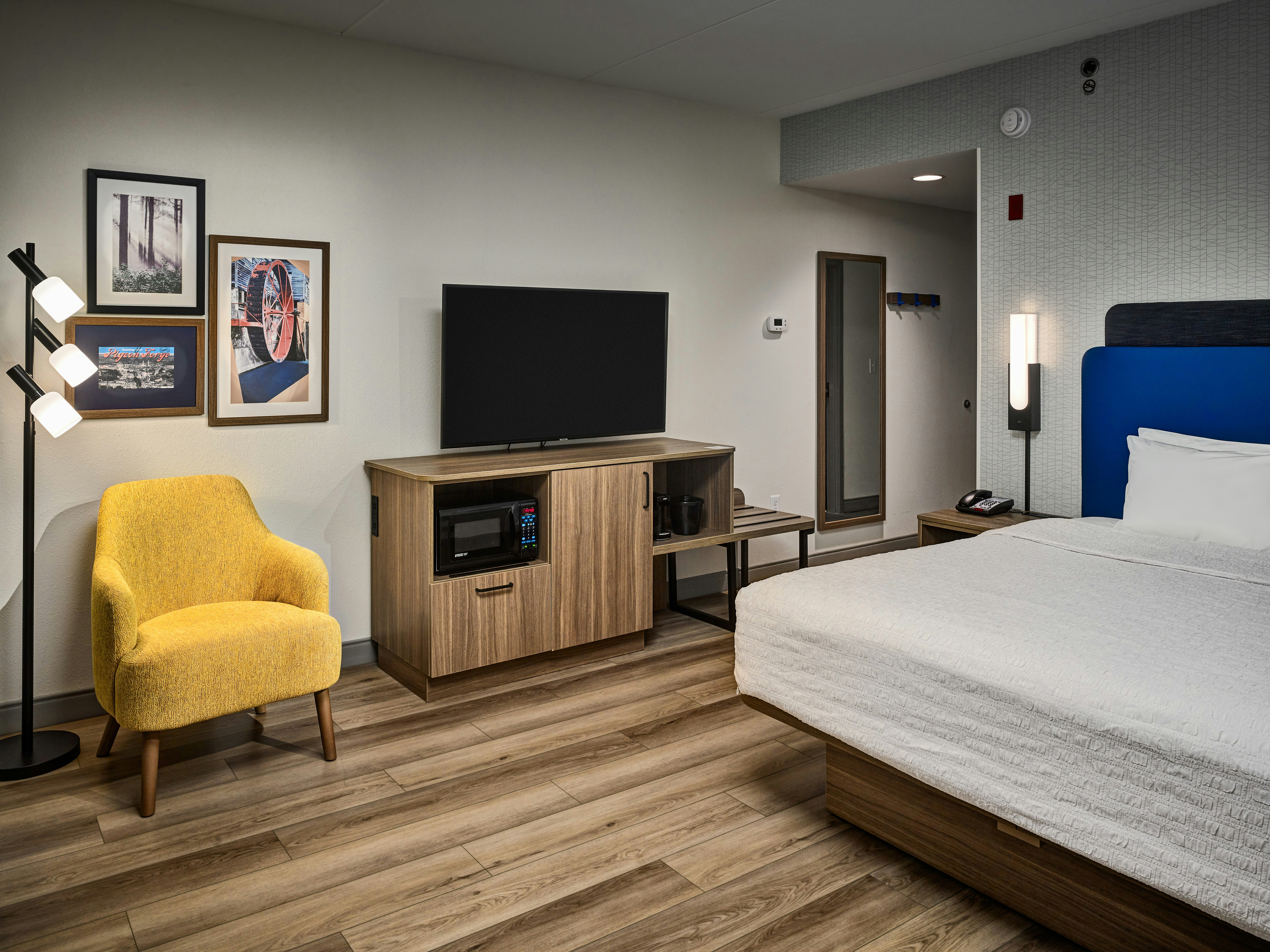 ROOM, KING BED