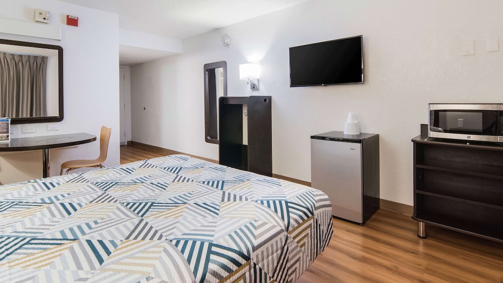 Motel6 Addison, TX - Dallas 16/56