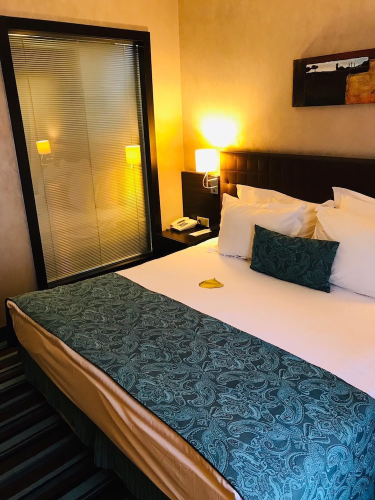 Notte Hotel 11/50