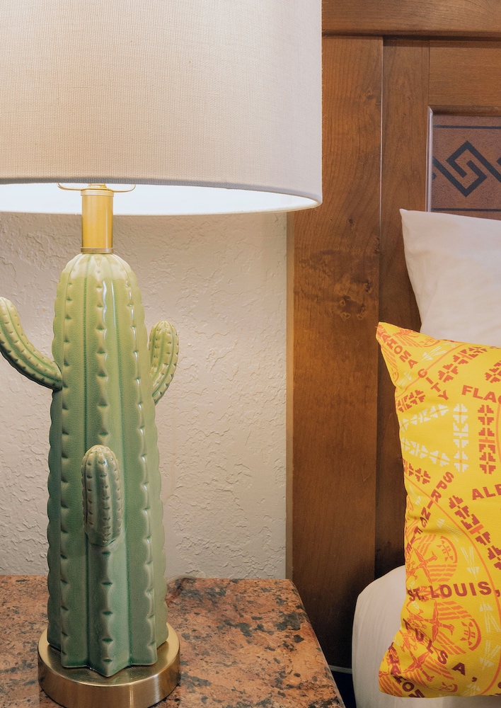El Rancho Hotel 33/68