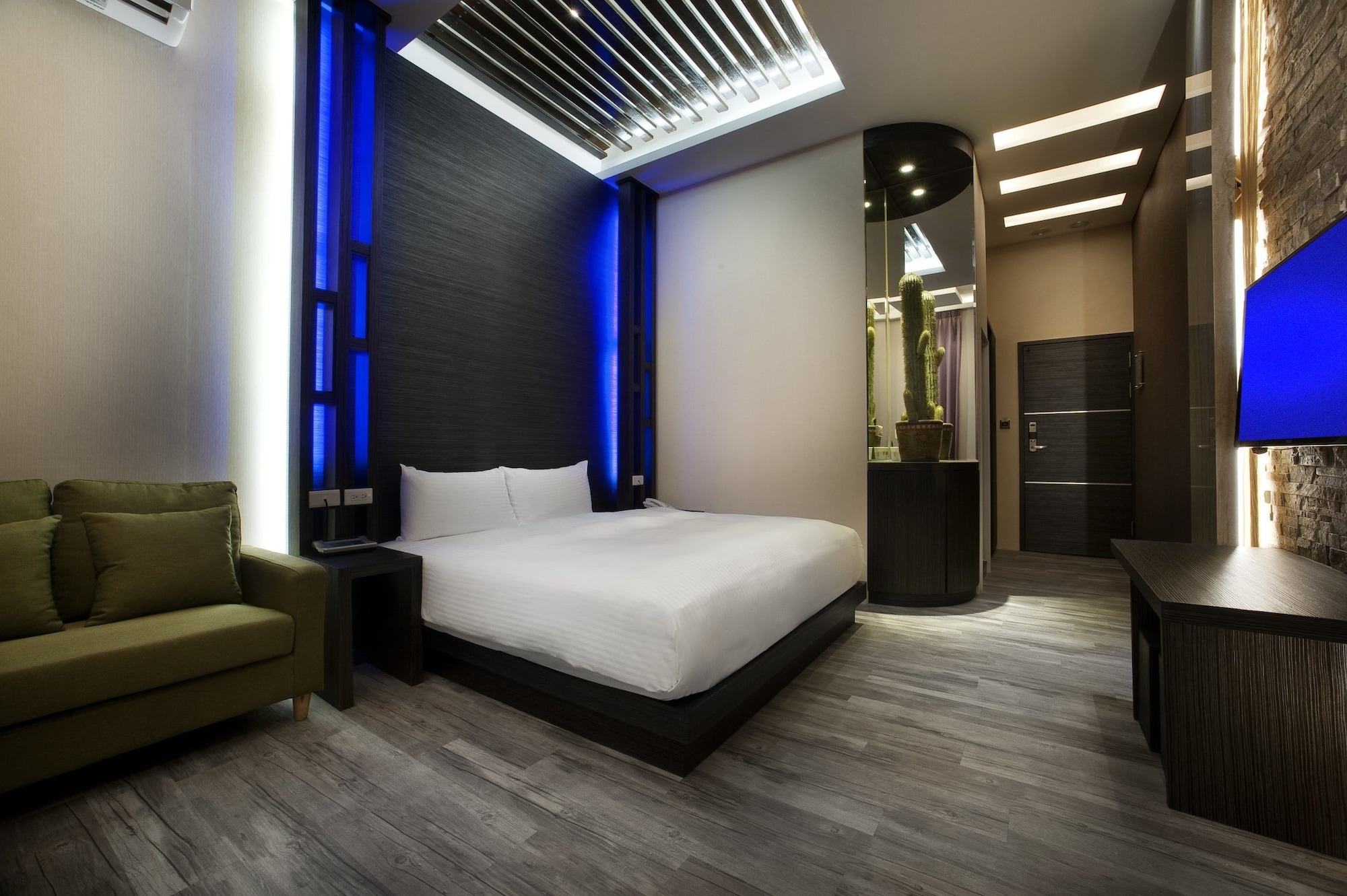 ROOM, DOUBLE BED