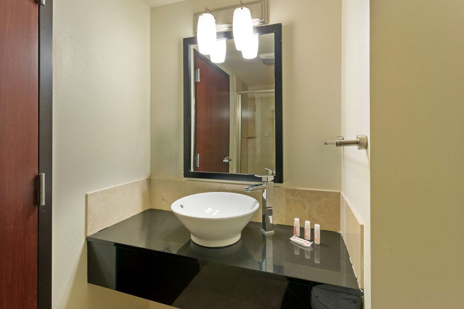 Days Inn Suites By Wyndham Milwaukee 37/40