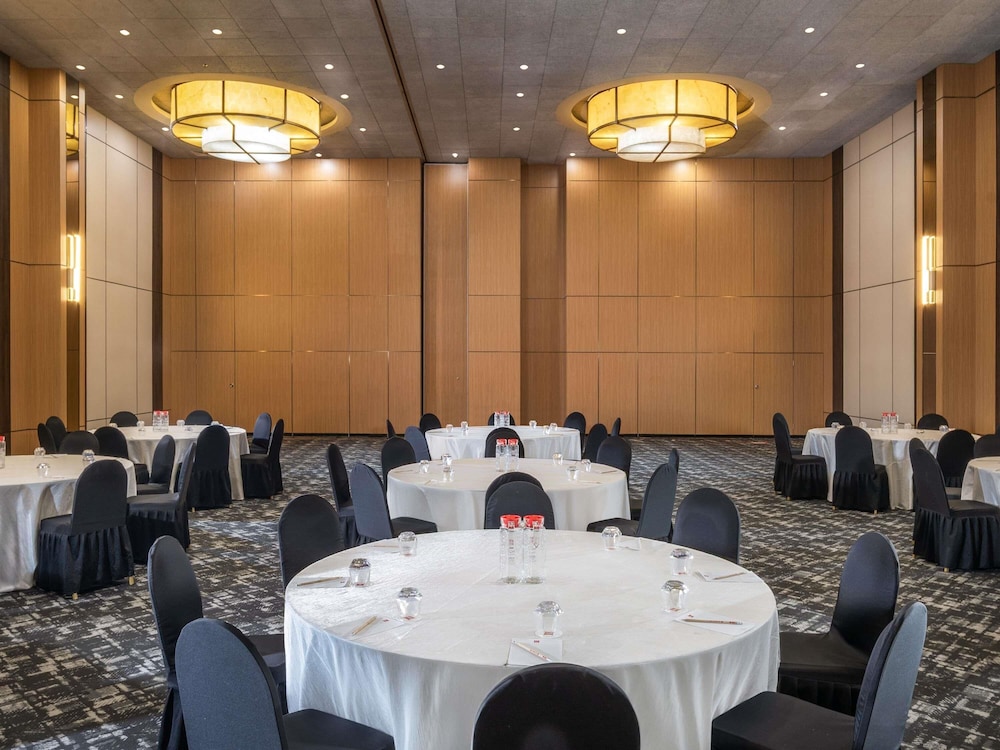 Ibis Gading Serpong 40/43
