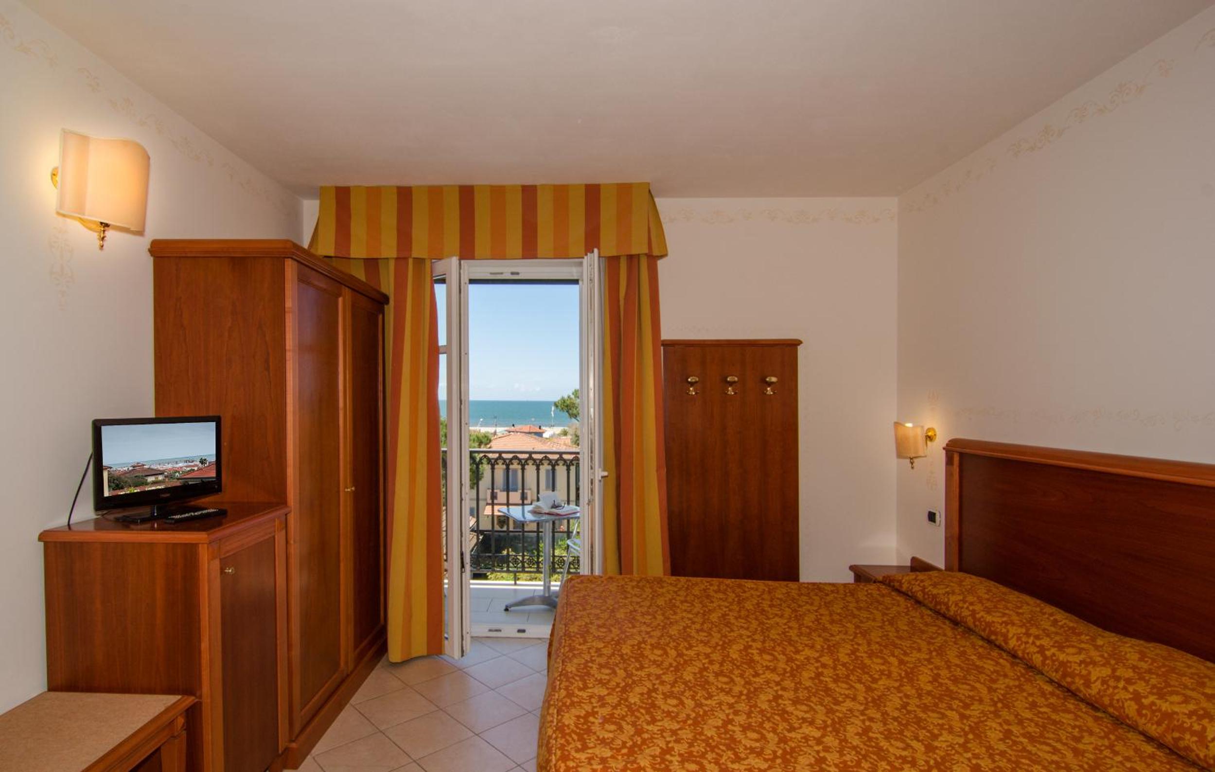 HOTEL VILLA OMBROSA 16/52
