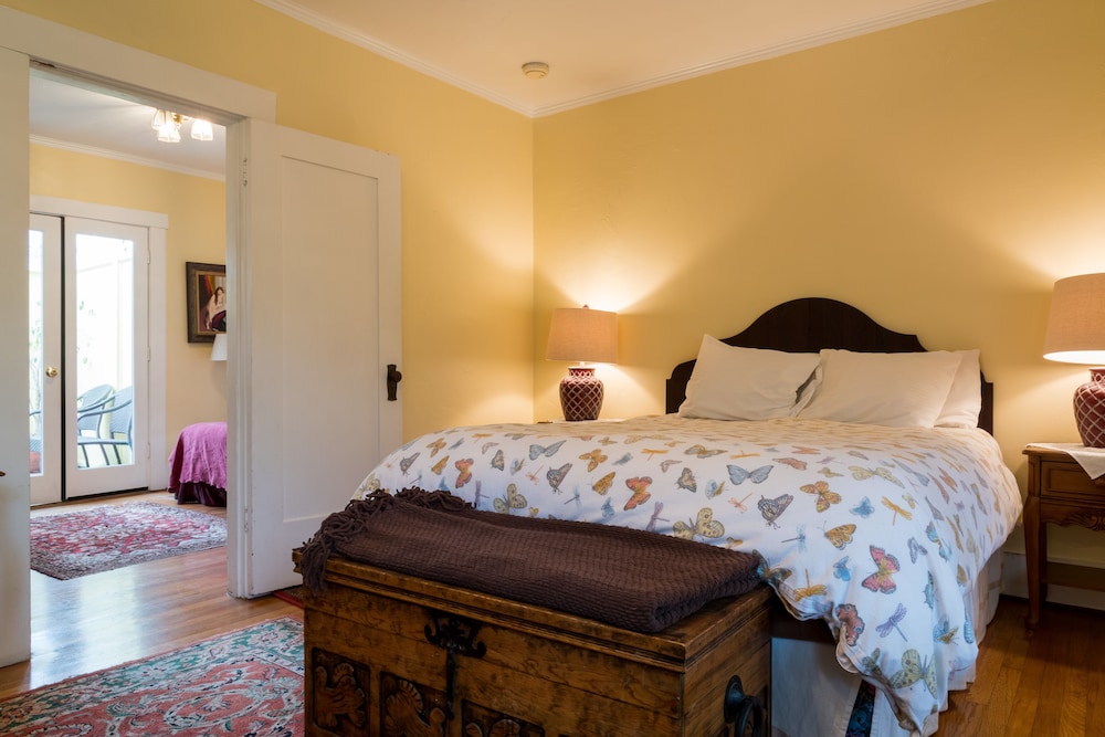 Secret Garden Inn 26/73