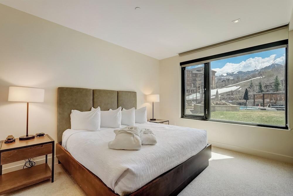3 Bedrooms, Condominium