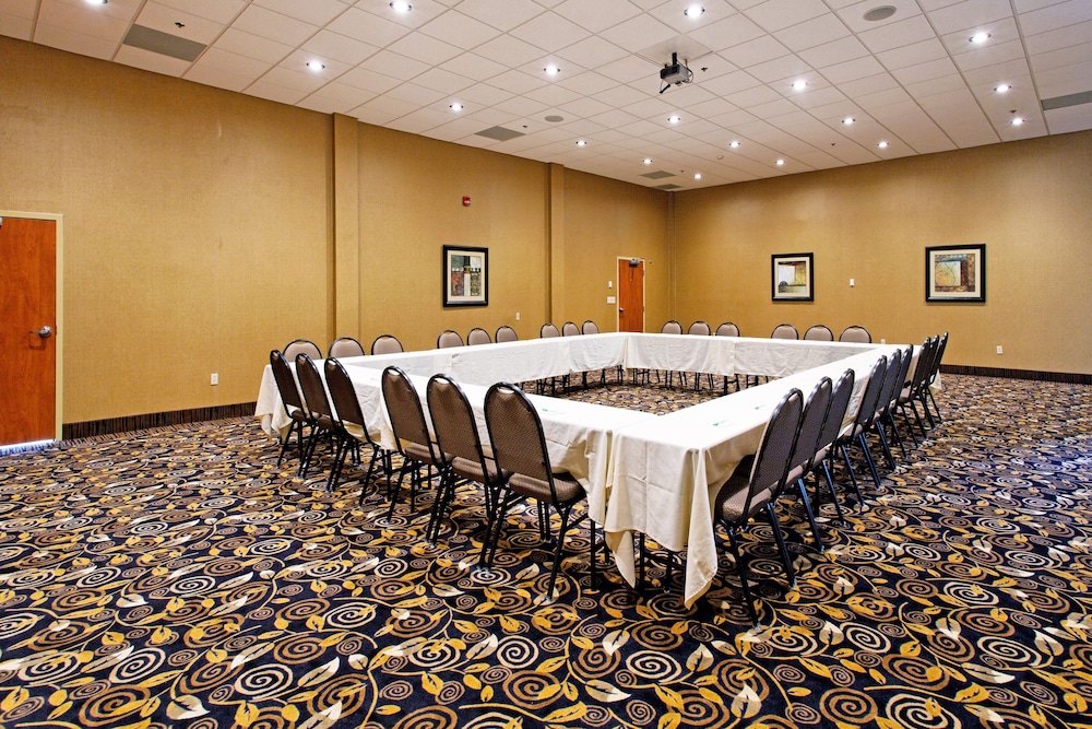 Holiday Inn Batesville 36/39