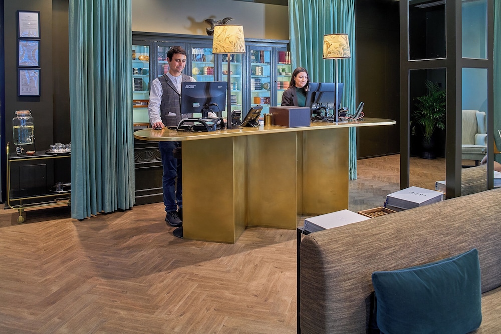 Sloane Square Hotel 10/63