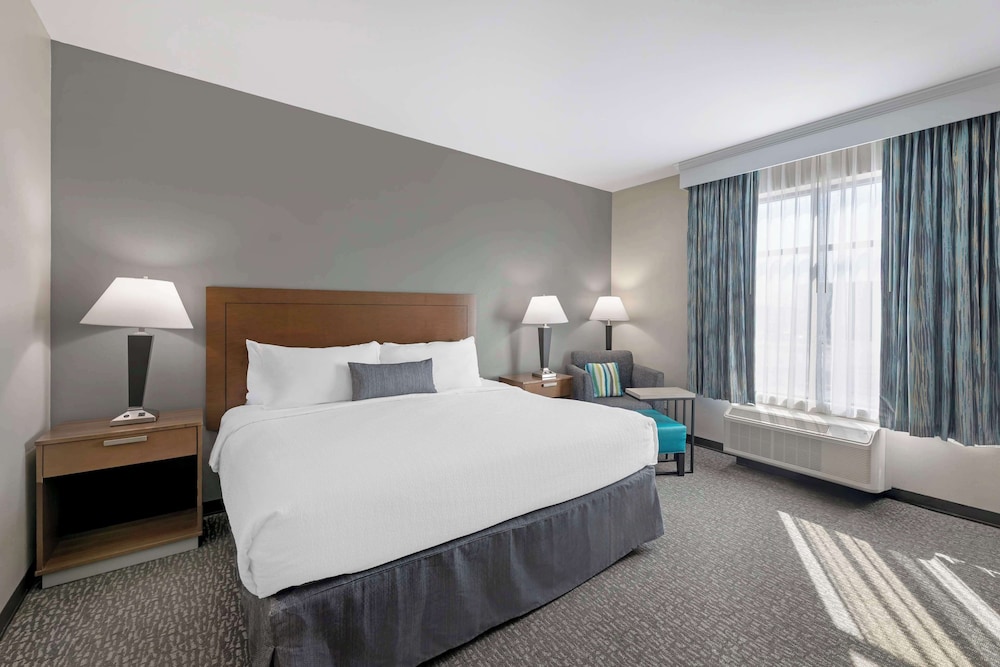 غرفة قياسية كبيرة بسرير كينج بمطبخ صغير، Best Western Plus Executive Residency Marion 2/7