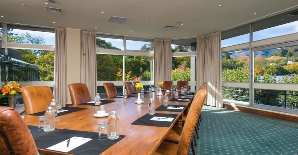 Rutherford Hotel Nelson 61/64