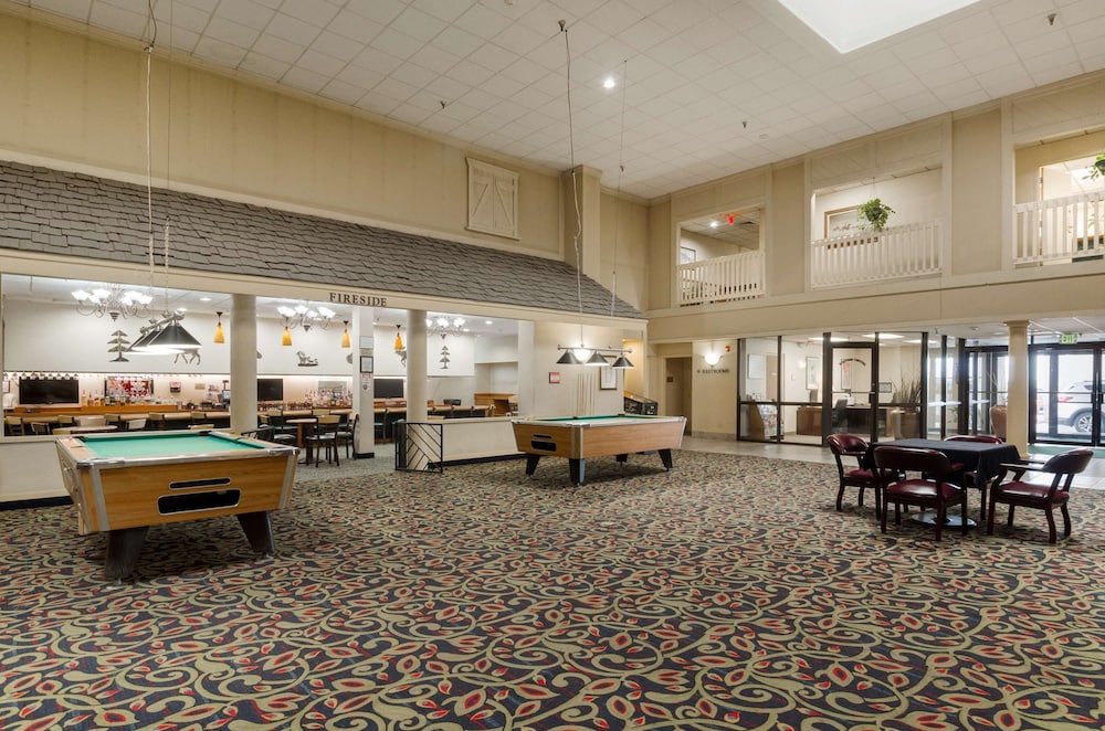 Red Lion Hotel Conference Center Cheyenne 35/65