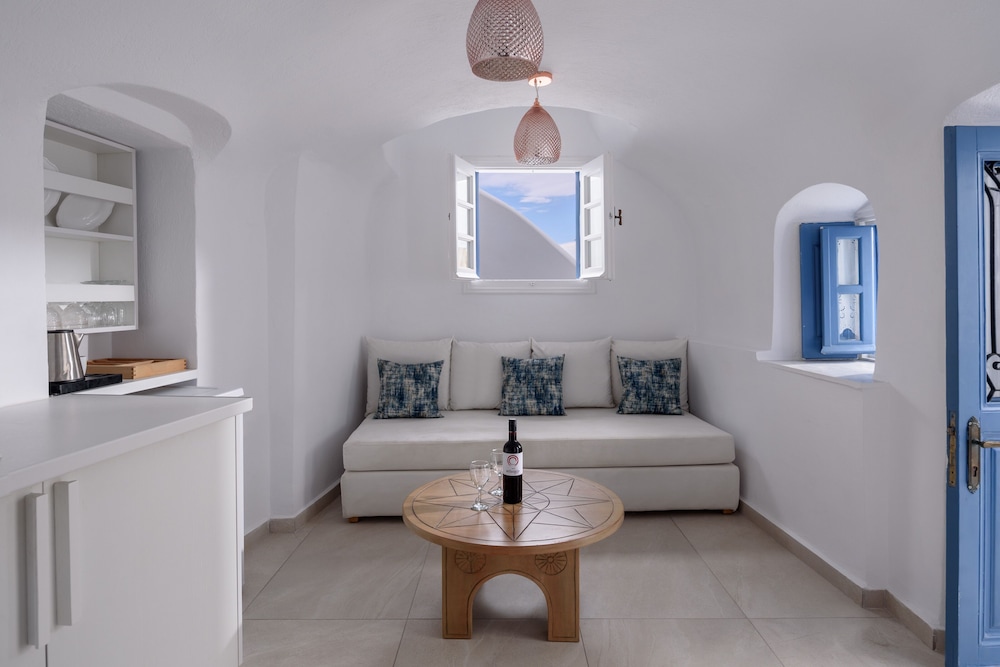 Kamares Apartments 25/50