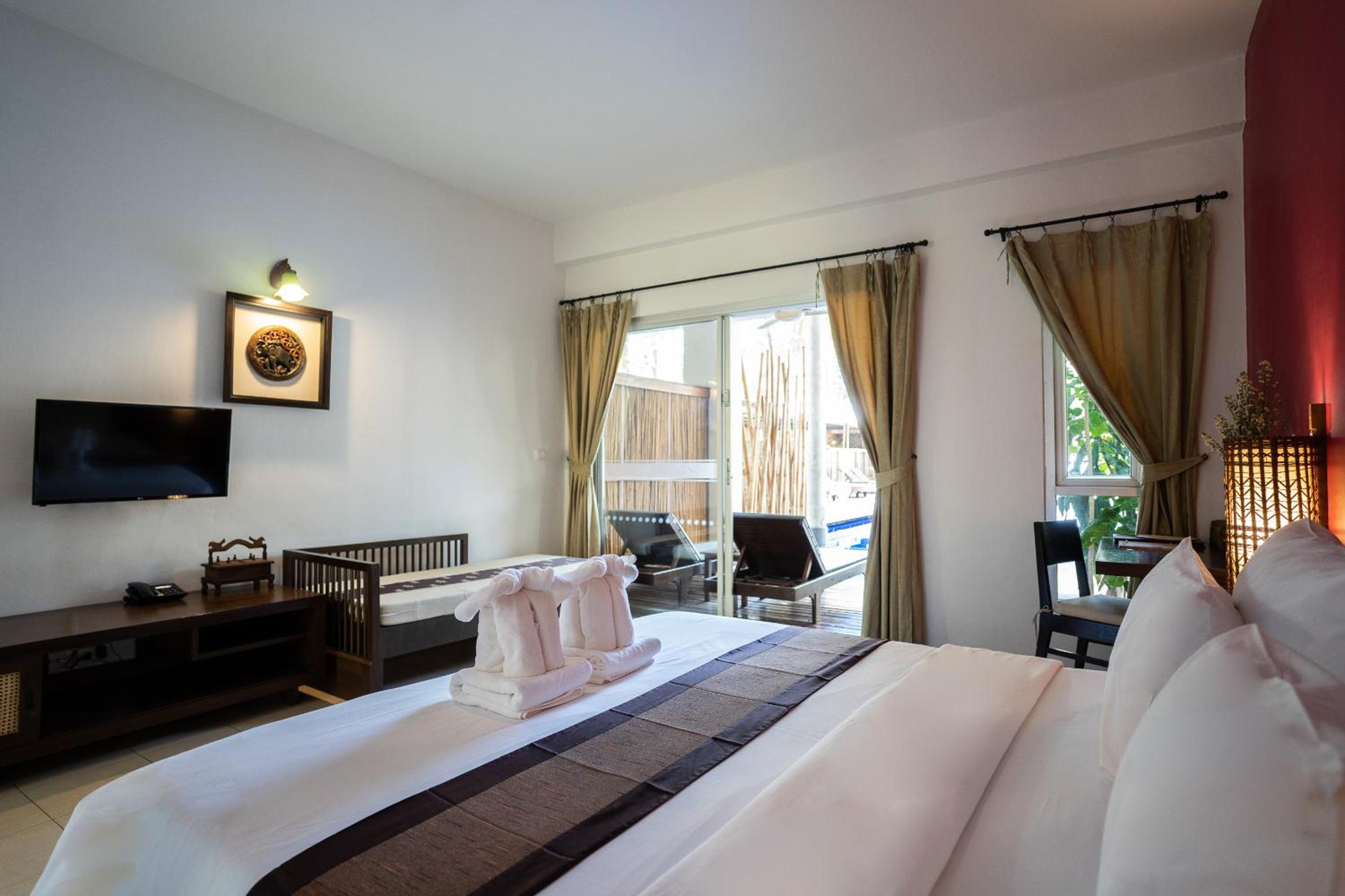 Room, Double or Twin Bed, Direct Pool Access