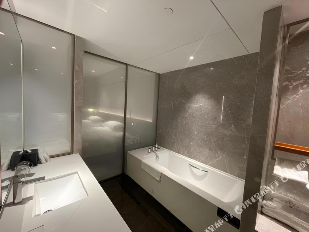 Zhangjiagang Guomao Hotel 42/42
