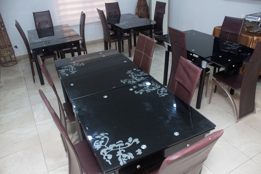 Mayors Diplomat Suites Opebi 33/48