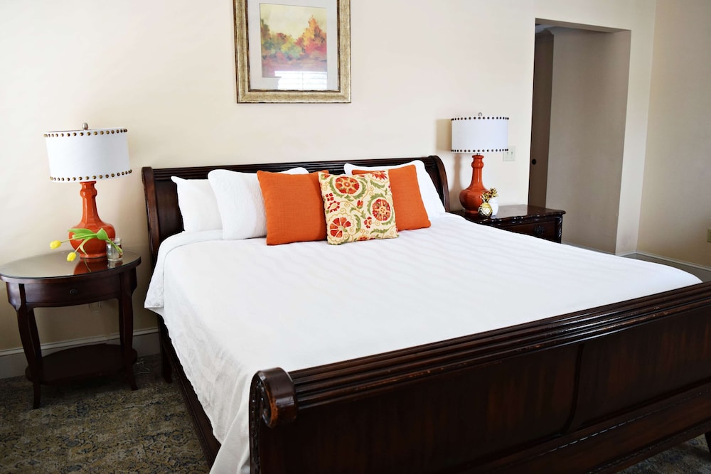 JH Adams Inn, Trademark Collection by Wyndham 14/78