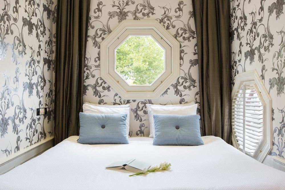 ROOM, QUEEN BED, CANAL VIEW