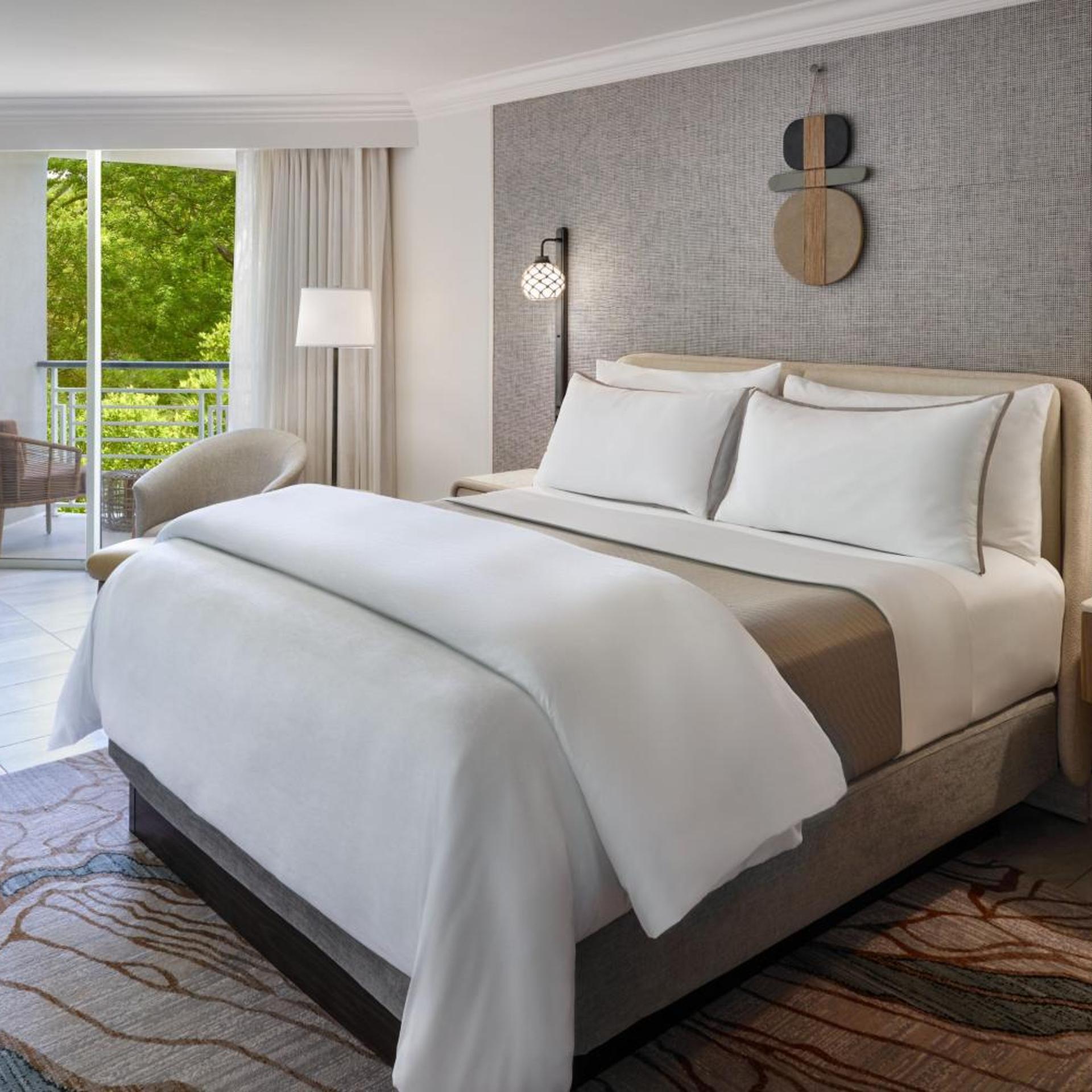 1 Bedroom, Suite, King Bed, Island View, Sofa