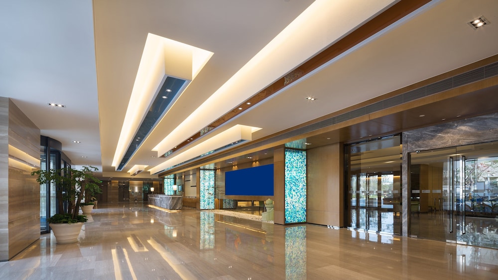 Holiday Inn Express New Jinqiao 8/35