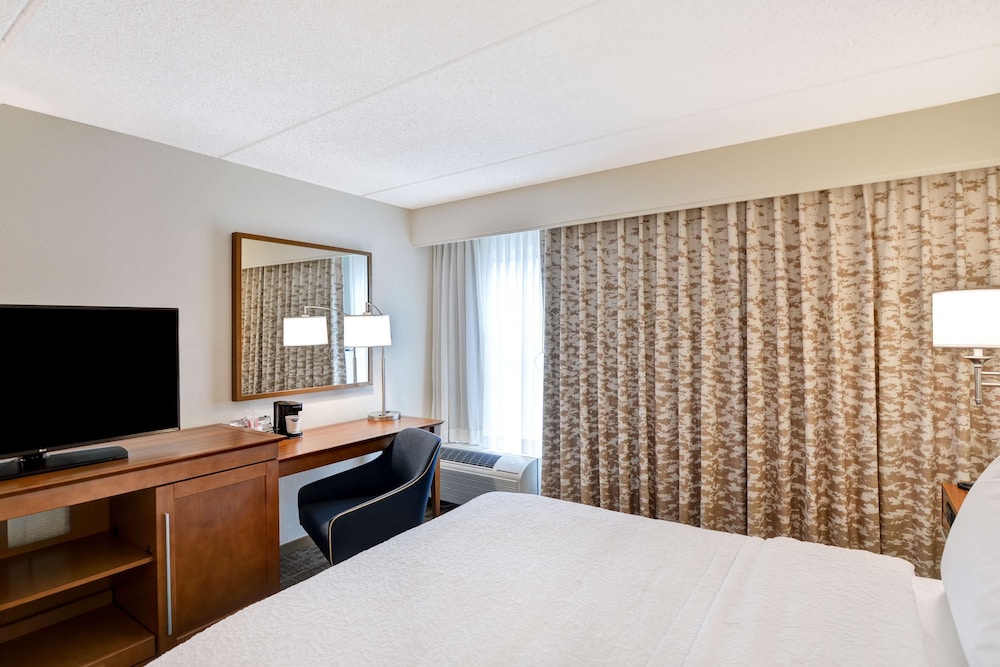 Hampton Inn Albany Wolf Road 16/65